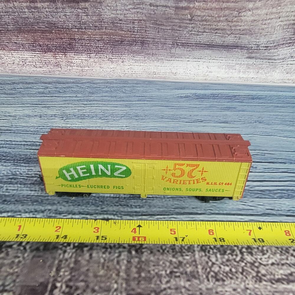 Vintage H.O scale Heinz 57 train box car yellow/red